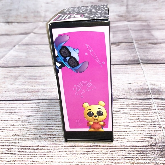 Disney Doorables Academy Surprise Locker Set- Special Edition Winnie the Pooh - Picture 4 of 9